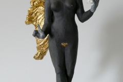 ‚Vertreibung aus dem Paradies‘, 2021, clay, porcelain, gold leaf/powder  30cm x 15cm x 12,8cm