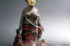 'MUTTERSEELE', 2020, clay, glaze, gold leaf