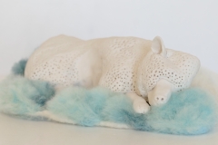 'TRAUMSCHAUM', 2022, 7cm x 21cm x 14cm, porcelain, merino wool - 2